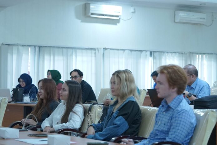 FEB-Lepas-4-Mahasiswa-Internasional-Program-Pertukaran-Pelajar-d