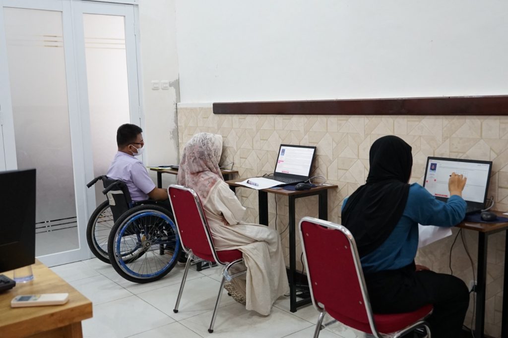 Disability Services Testing Lab The Participants with Disabilities were Given Priority to take the ...