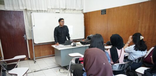 Languace Center Holds Duolingo Classes to Improve Students’ English Skills