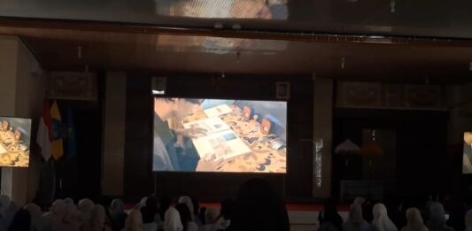 The Indonesian Language and Literature Education Study Program Successfully Staged the 2025 Poetry Musicalization