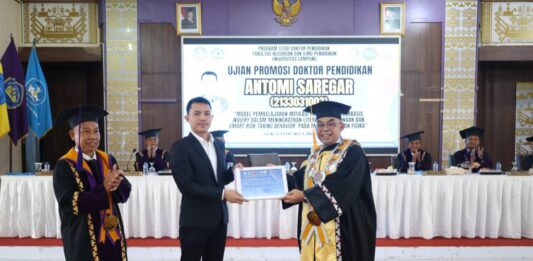 Antomi Saregar Earns Doctorate for Research on the PINTAR Inquiry-Based Disaster Model