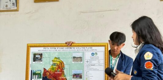 Community Service Students Create Tsunami Evacuation Route Map in Way Lunik