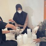 Students of Community Service Introduce Natural Larvicide from Ketapang Leaves in Way Tataan Village