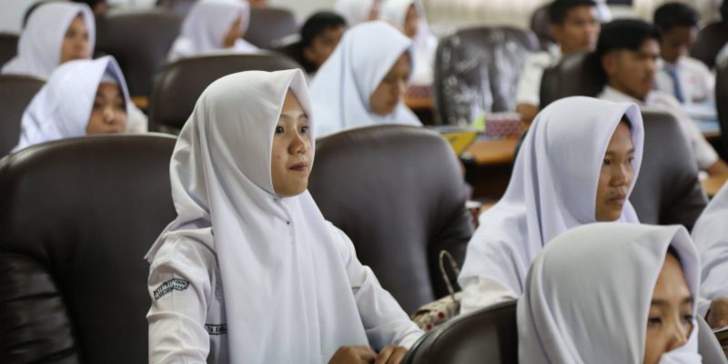 Kunjungan SMAN I Waytenong 5