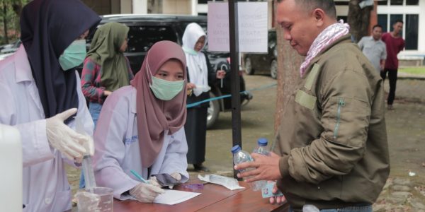 Pembagian Hand Sanitizer Gratis