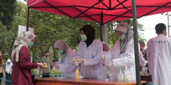 Pembagian Hand Sanitizer Gratis