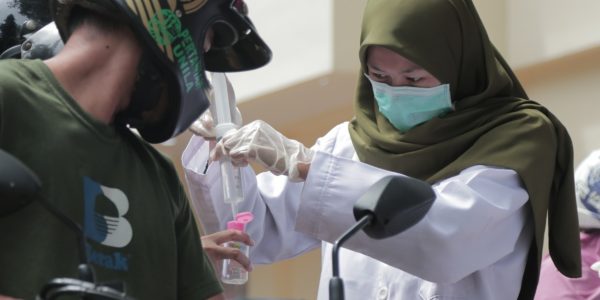 Pembagian Hand Sanitizer Gratis