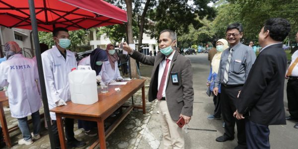 Pembagian Hand Sanitizer Gratis