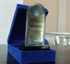 Menghadiri Penyerahan Hadiah Peringkat I untuk Unila pada Penghargaan Wajah Bahasa Instansi Pemerintah