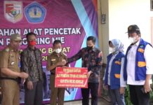 Unila Serahkan Alat Inovasi Bantu Warga Tubaba