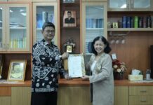 Penyerahan SK Guru Besar Dr. Chatarina Niken Dwi Wahyuni