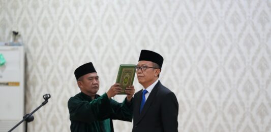 Rektor Lantik Dekan Fakultas Teknik Periode 2025/2029