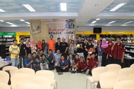 Natural Unila Launching Buku Kekuatan Media Sosial