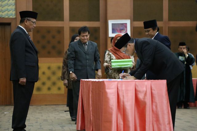 Menristekdikti Lantik Prof. Hasriadi sebagai Rektor Unila 03