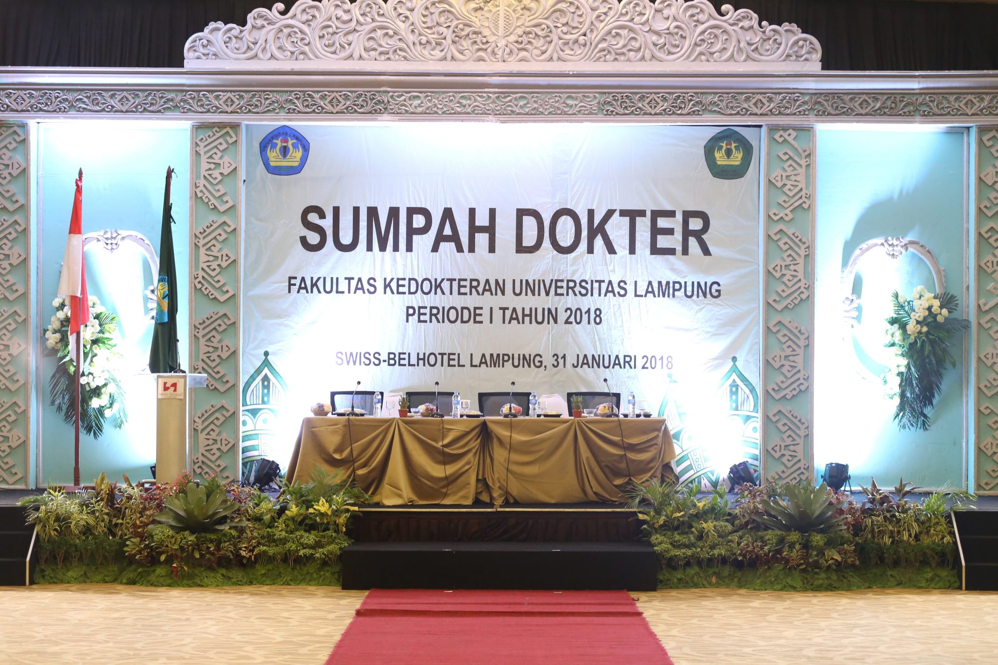 Unila Fakultas Kedokteran Universitas Lampung FK Unila melaksanakan pengambilan sumpah program profesi dokter di Swiss Bel Hotel Bandarlampung
