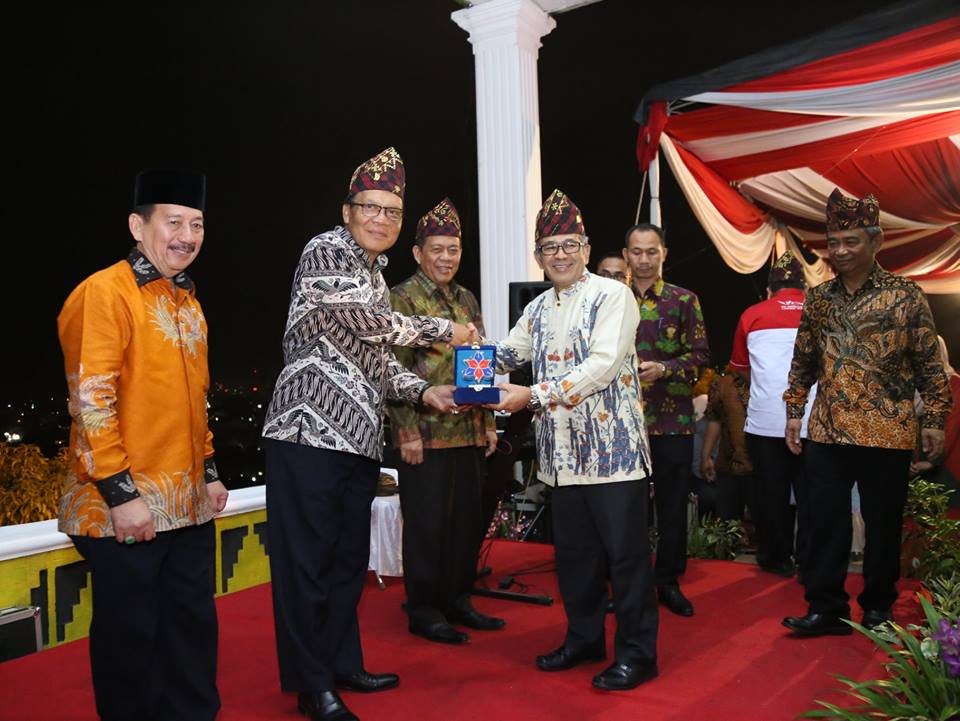 40119802_513075789152641_7160587695142469632_n