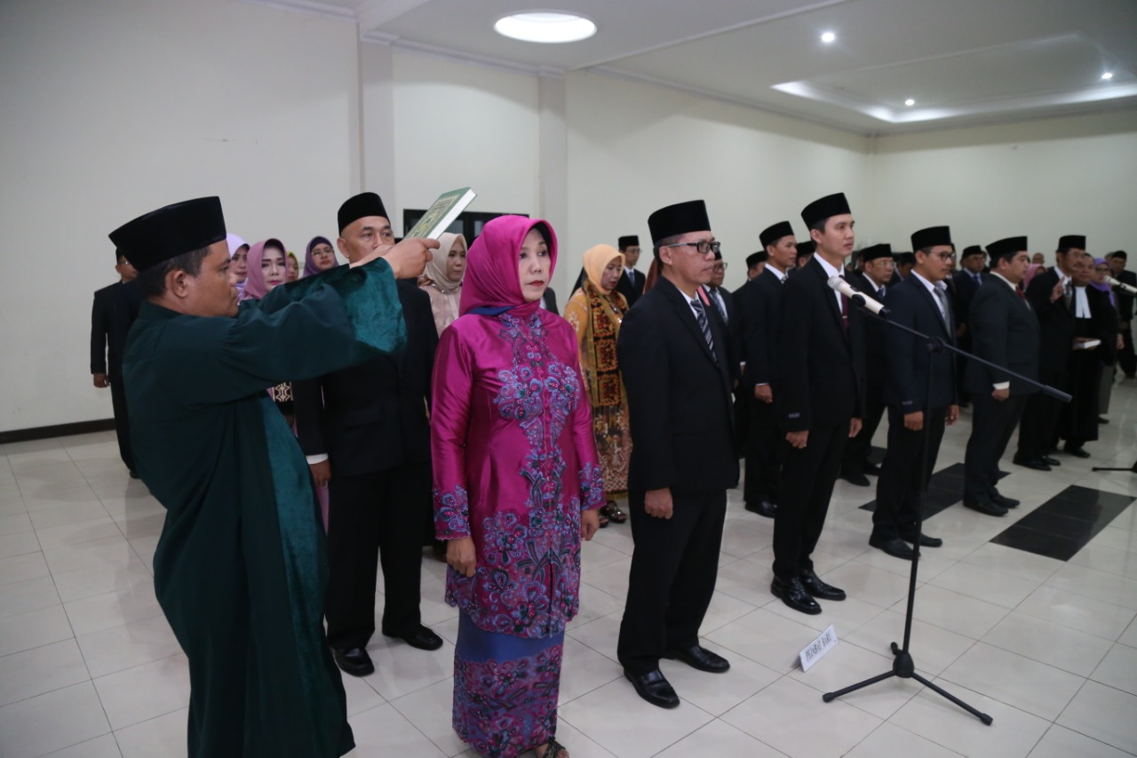 Rektor Lantik 34 Pejabat Baru