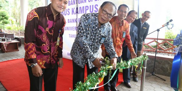 Penyerahan Bantuan Bus Kampus (3)