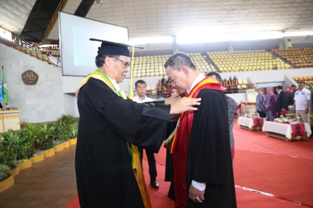 Unila Kukuhkan Maroni Sebagai Gubes ke 67