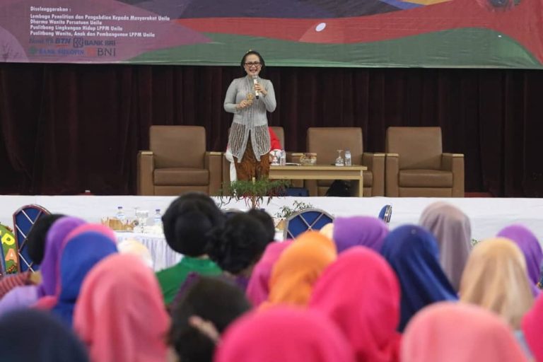 DWP Unila Semarakkan Hari Kartini Dengan Semnas