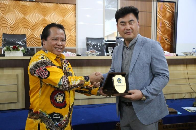 Warek IV Wakili Unila Pada International Join Workshop