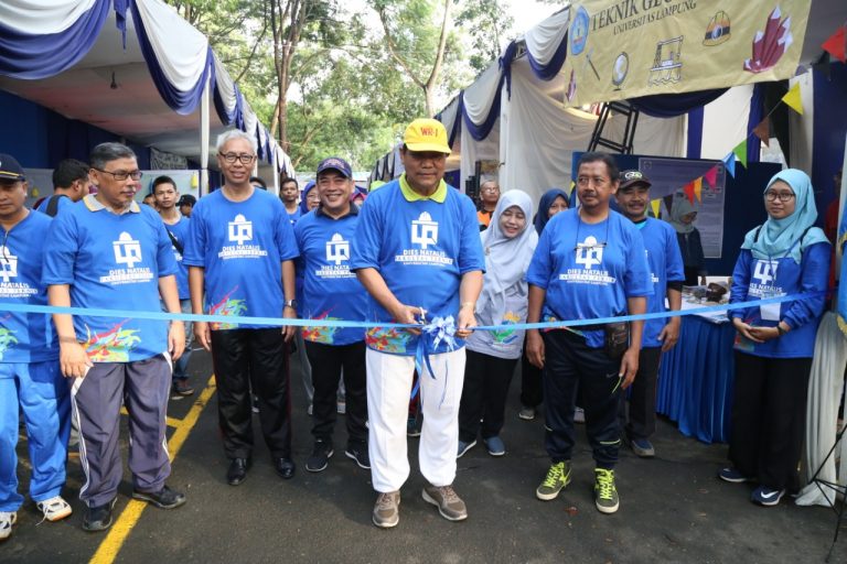 Warek I Lepas Peserta Jalan Sehat FT Unila