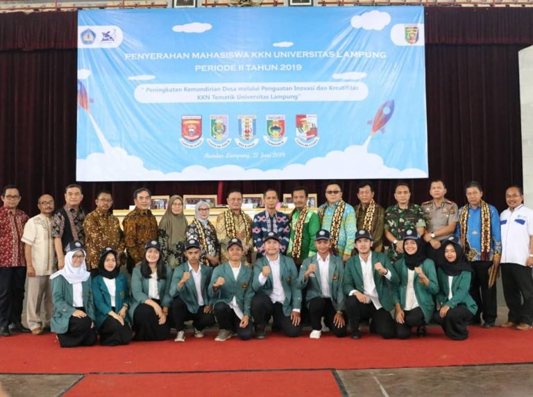 Penyerahan Simbolik Mahasiswa KKN Unila Periode II 2019
