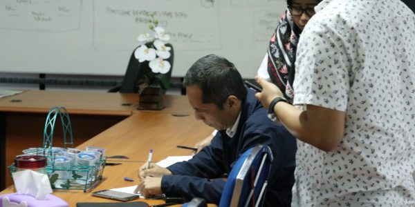 Karomani Daftarkan diri