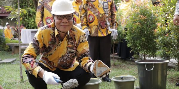 Peletakan Batu Pertama Smart Building FEB (4)