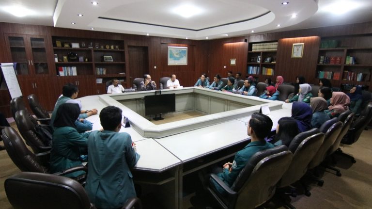 Rektor Lepas 35 Mahasiswa KKN ke Tiga Lokasi