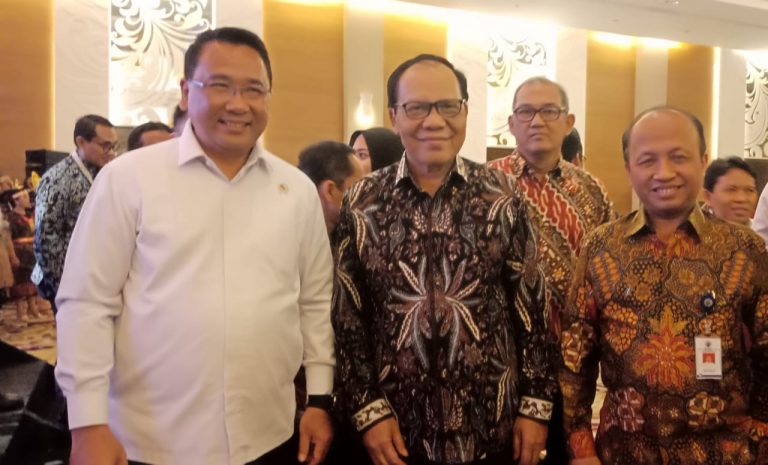 Rektor Unila Hadiri Penandatanganan MoU Tiga Pihak