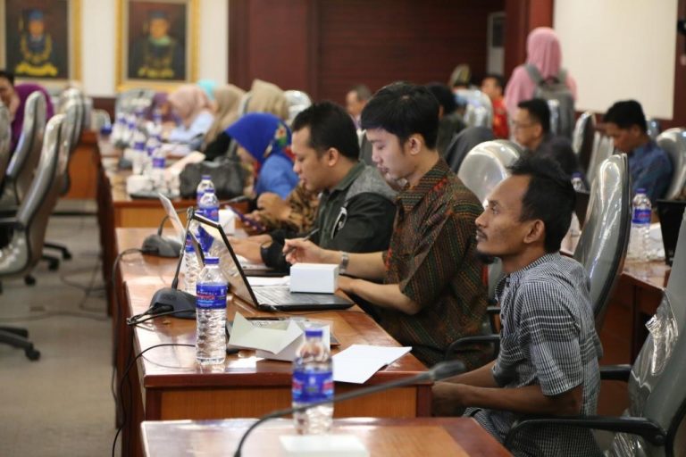 60 Dosen dan Petugas Informasi Ikuti Pelatihan Penulisan Opini