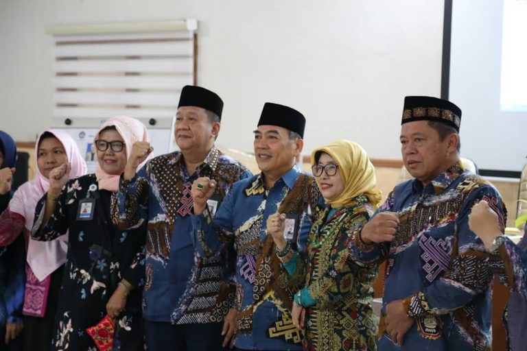Dr. Nairobi Dekan FEB Periode 2019—2023