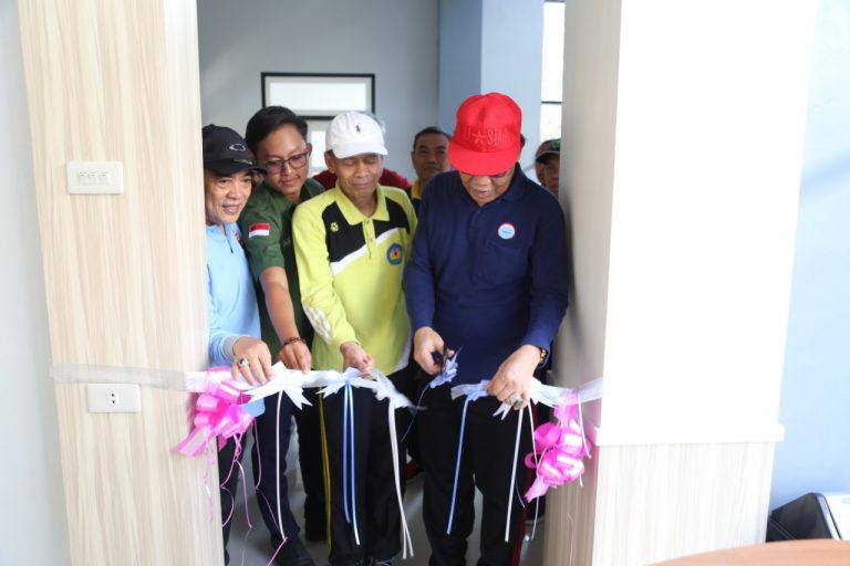 Rektor Resmikan Co Working Space FEB