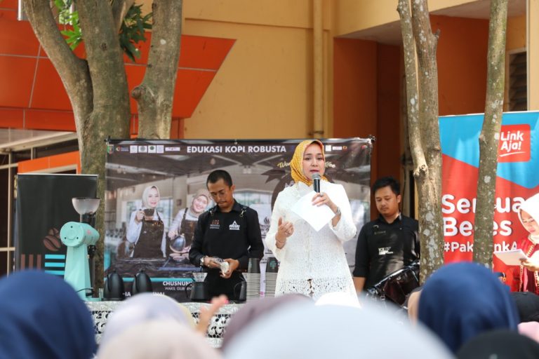 FISIP-Darma Wanita Sosialisasi Kopi Robusta