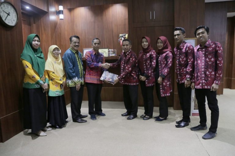 Rektor Terima Kunjungan UPTLDT Unja