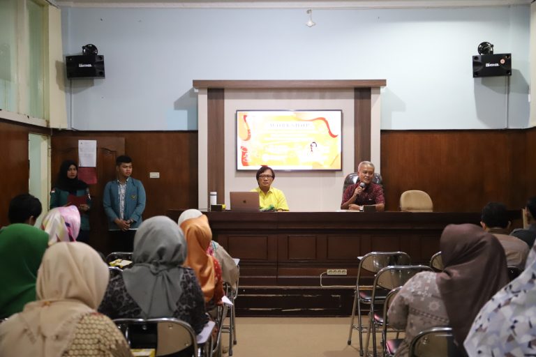 FH Motivasi Dosen Melalui Workshop Penulisan Proposal Penelitian