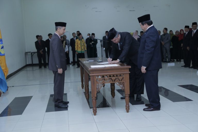 Rektor Lantik 4 Warek dan 3 Pejabat Baru