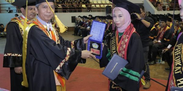 Wisuda (3)