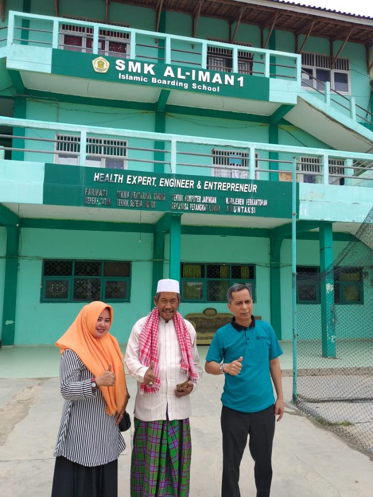 Usai Tinjau Mahasiswa KKN, Rektor Sambangi SMK Al Iman