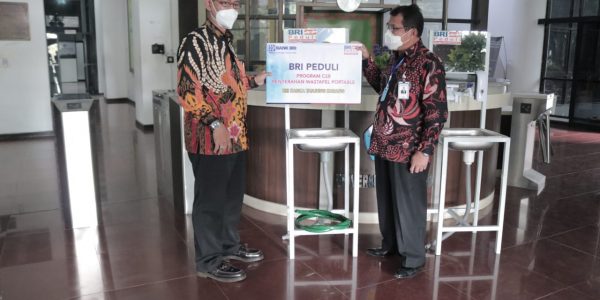 Bantuan Wastafel CSR Bank BRI