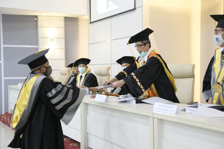 FEB Luluskan Doktor Kelima Prodi Ilmu Ekonomi