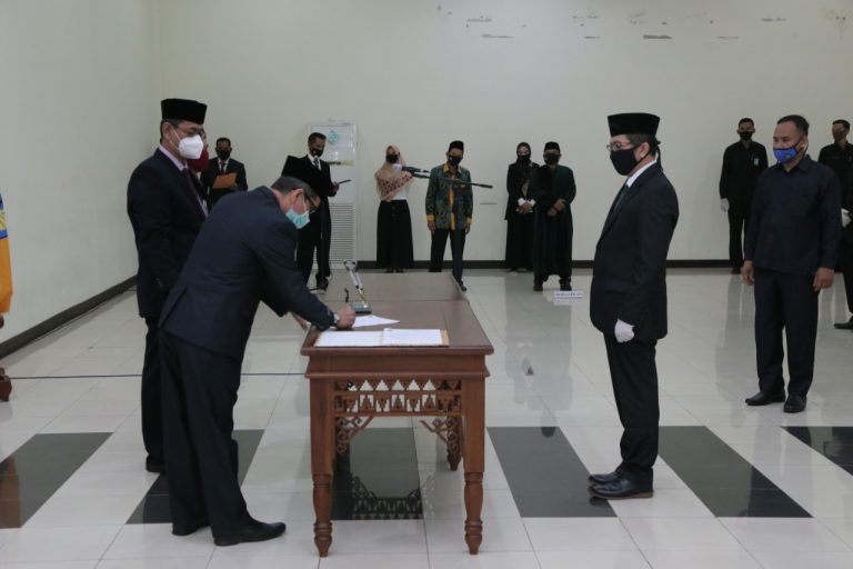 Rektor Lantik 13 Pejabat Baru Unila