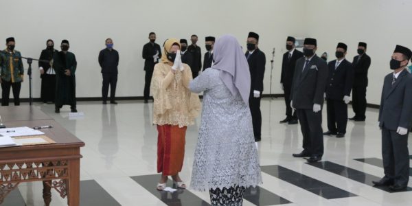 Pelantikan 13 Pejabat Baru Unila