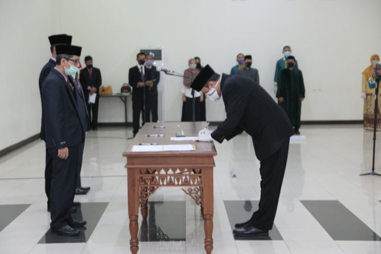 Rektor Lantik 3 Pejabat Baru Unila