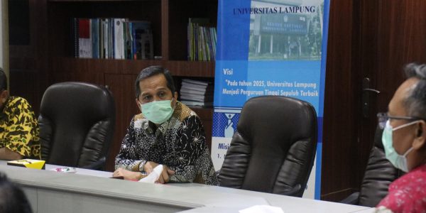 Rektor terima audiensi