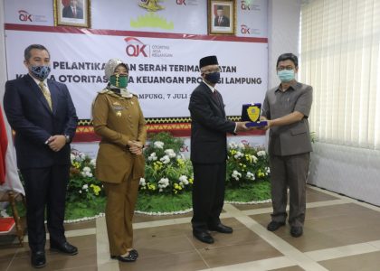 Serah terima jabatan Kepala OJK Lampung