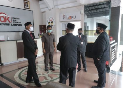 Serah terima jabatan Kepala OJK Lampung