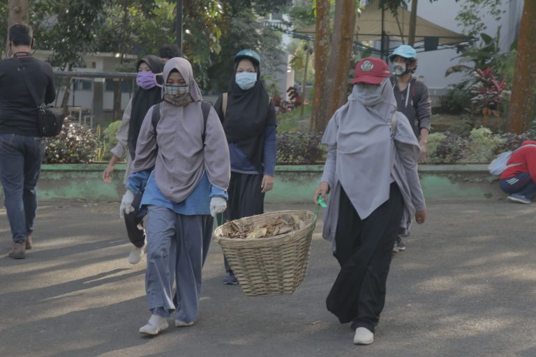 Unila Adakan Event Sweeping Project