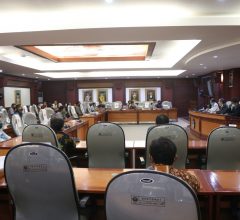 Rektor Beri Pengarahan Petugas Kebersihan Fakultas Pertanian